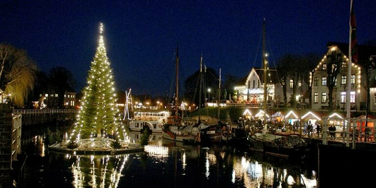 2019 Der 25. Schwimmende Weihnachtsbaum in Carolinensiel